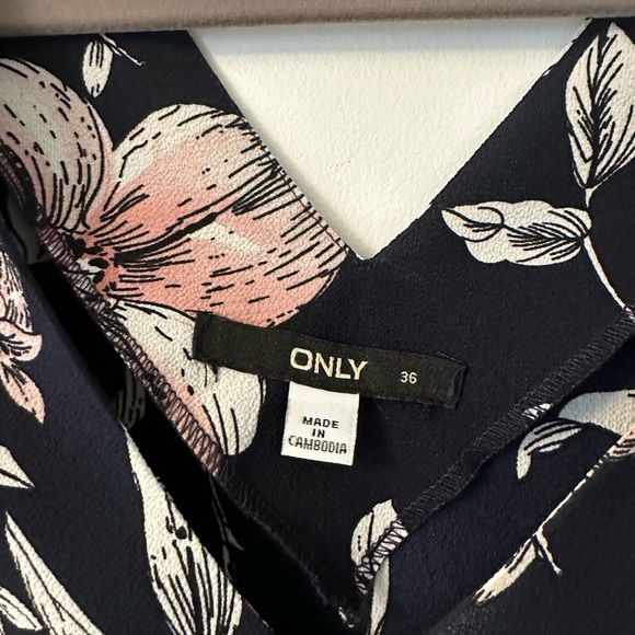 ONLY Floral Dress with Tie- Great for Wedding Guests! - Picture 3 of 3